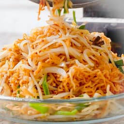 Chow Mein, with Instant Noodles (泡麵版炒麵)